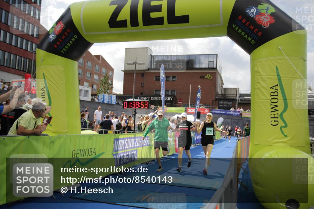 10.08.2025 - GEWOBA Citytriathlon Bremen H.Heesch http://msf.ph/oto/8540143 10.08.2025 11:42:30 Ziel 235 meine-sportfotos.de