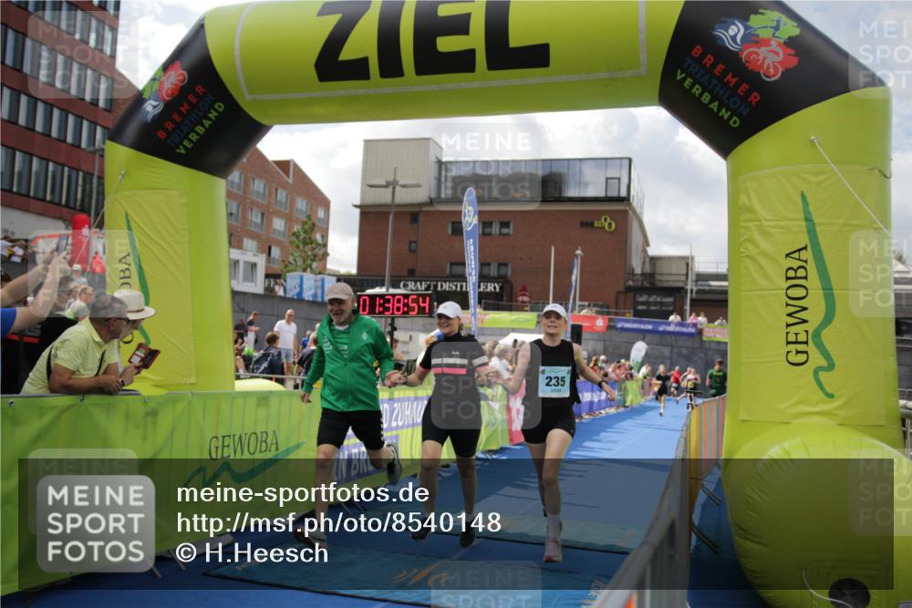 10.08.2025 - GEWOBA Citytriathlon Bremen H.Heesch http://msf.ph/oto/8540148 10.08.2025 11:42:31 Ziel 235, 476 meine-sportfotos.de