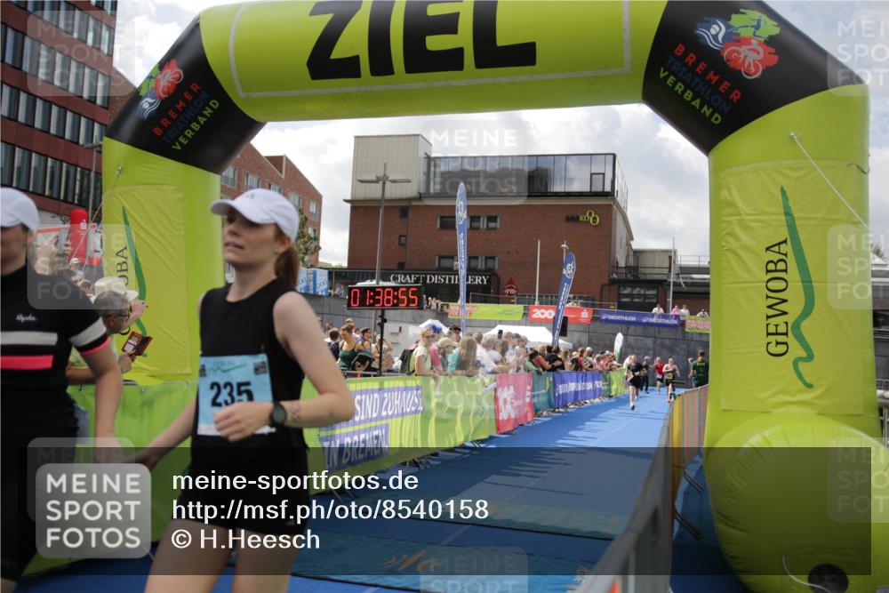 10.08.2025 - GEWOBA Citytriathlon Bremen H.Heesch http://msf.ph/oto/8540158 10.08.2025 11:42:32 Ziel 235, 476 meine-sportfotos.de
