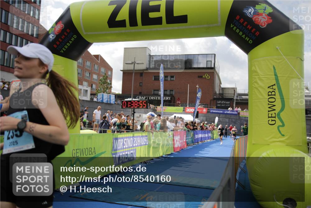 10.08.2025 - GEWOBA Citytriathlon Bremen H.Heesch http://msf.ph/oto/8540160 10.08.2025 11:42:32 Ziel 235, 476 meine-sportfotos.de