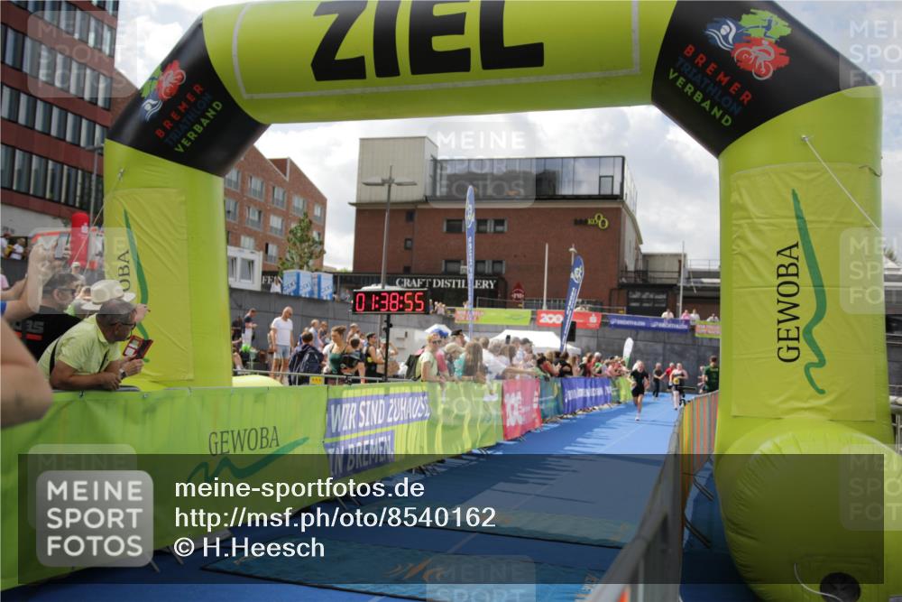 10.08.2025 - GEWOBA Citytriathlon Bremen H.Heesch http://msf.ph/oto/8540162 10.08.2025 11:42:32 Ziel 235, 476 meine-sportfotos.de