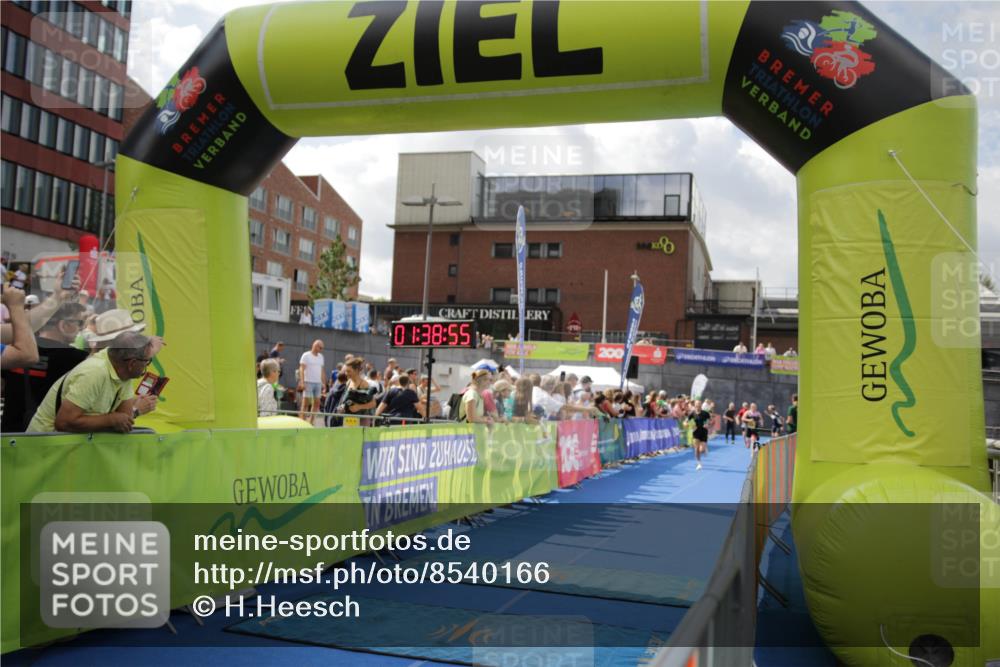 10.08.2025 - GEWOBA Citytriathlon Bremen H.Heesch http://msf.ph/oto/8540166 10.08.2025 11:42:32 Ziel 235, 476 meine-sportfotos.de
