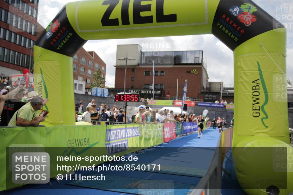 10.08.2025 - GEWOBA Citytriathlon Bremen H.Heesch http://msf.ph/oto/8540171 10.08.2025 11:42:33 Ziel 235, 476 meine-sportfotos.de