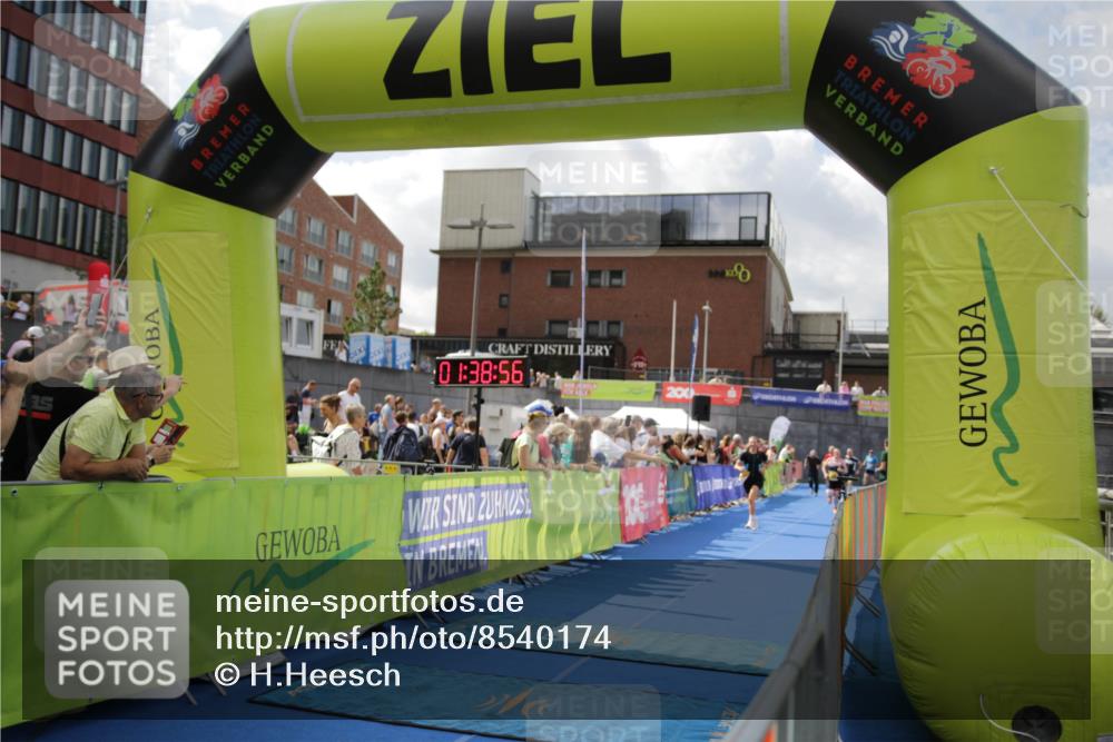 10.08.2025 - GEWOBA Citytriathlon Bremen H.Heesch http://msf.ph/oto/8540174 10.08.2025 11:42:33 Ziel 235, 476 meine-sportfotos.de