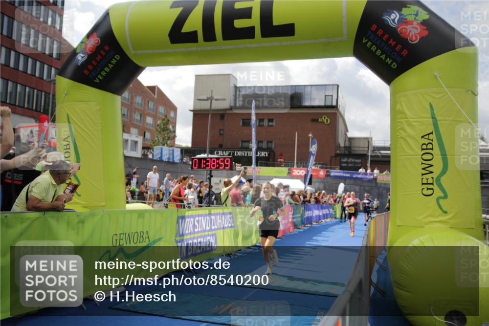 10.08.2025 - GEWOBA Citytriathlon Bremen H.Heesch http://msf.ph/oto/8540200 10.08.2025 11:42:36 Ziel 235, 476 meine-sportfotos.de