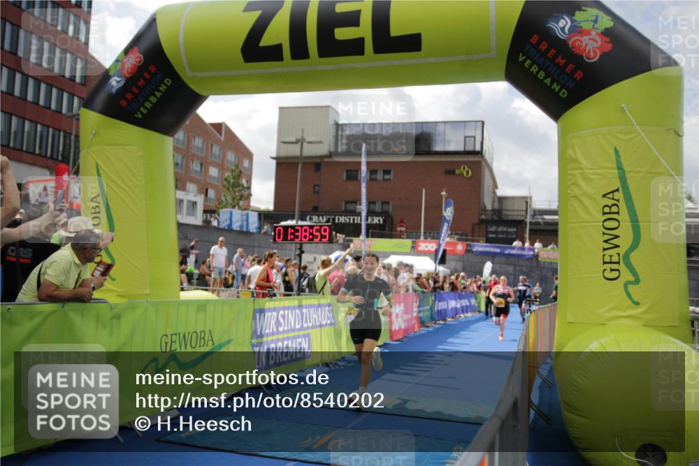 10.08.2025 - GEWOBA Citytriathlon Bremen H.Heesch http://msf.ph/oto/8540202 10.08.2025 11:42:36 Ziel 235, 476 meine-sportfotos.de