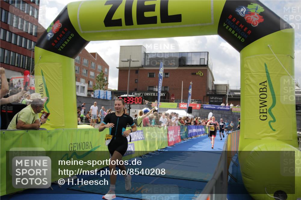10.08.2025 - GEWOBA Citytriathlon Bremen H.Heesch http://msf.ph/oto/8540208 10.08.2025 11:42:37 Ziel 235, 447, 476 meine-sportfotos.de