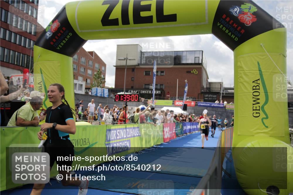 10.08.2025 - GEWOBA Citytriathlon Bremen H.Heesch http://msf.ph/oto/8540212 10.08.2025 11:42:37 Ziel 235, 447, 476 meine-sportfotos.de