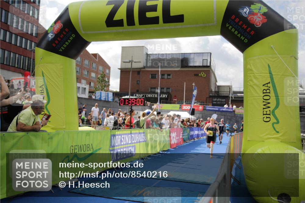 10.08.2025 - GEWOBA Citytriathlon Bremen H.Heesch http://msf.ph/oto/8540216 10.08.2025 11:42:37 Ziel 235, 447, 476 meine-sportfotos.de
