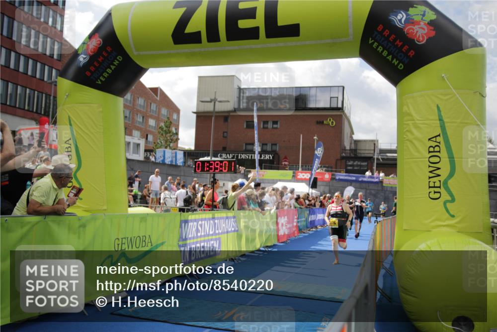 10.08.2025 - GEWOBA Citytriathlon Bremen H.Heesch http://msf.ph/oto/8540220 10.08.2025 11:42:38 Ziel 235, 447, 476 meine-sportfotos.de