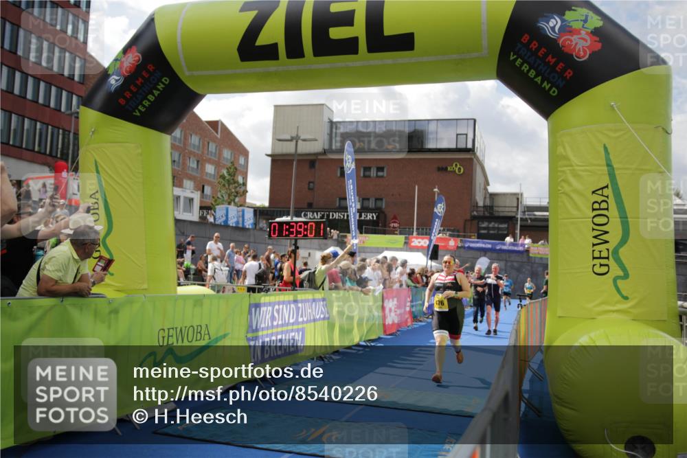 10.08.2025 - GEWOBA Citytriathlon Bremen H.Heesch http://msf.ph/oto/8540226 10.08.2025 11:42:38 Ziel 235, 447, 476 meine-sportfotos.de