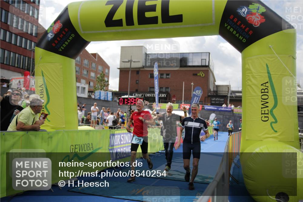 10.08.2025 - GEWOBA Citytriathlon Bremen H.Heesch http://msf.ph/oto/8540254 10.08.2025 11:42:41 Ziel 139, 235, 447, 476 meine-sportfotos.de