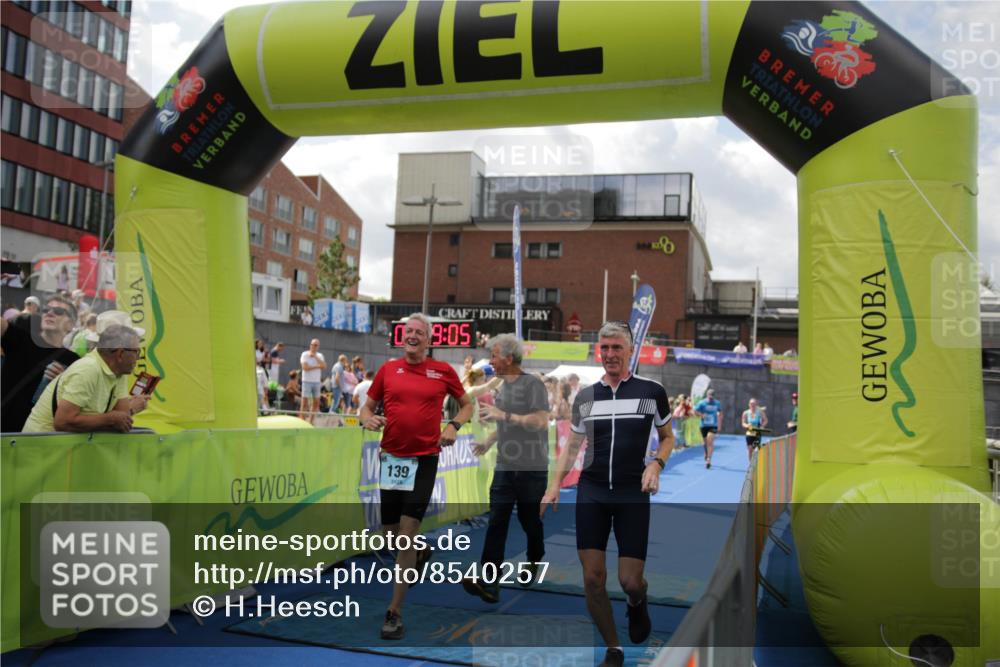 10.08.2025 - GEWOBA Citytriathlon Bremen H.Heesch http://msf.ph/oto/8540257 10.08.2025 11:42:42 Ziel 139, 235, 447, 476 meine-sportfotos.de