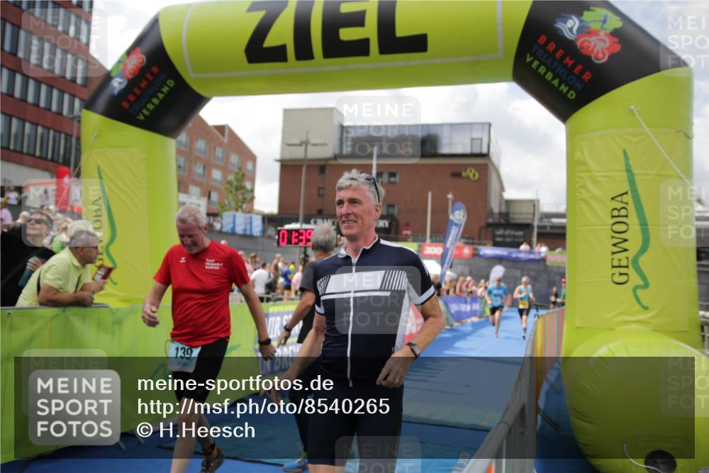 10.08.2025 - GEWOBA Citytriathlon Bremen H.Heesch http://msf.ph/oto/8540265 10.08.2025 11:42:43 Ziel 139, 447, 476 meine-sportfotos.de