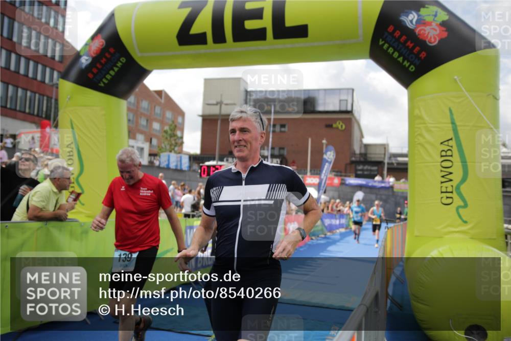 10.08.2025 - GEWOBA Citytriathlon Bremen H.Heesch http://msf.ph/oto/8540266 10.08.2025 11:42:43 Ziel 139, 447, 476 meine-sportfotos.de