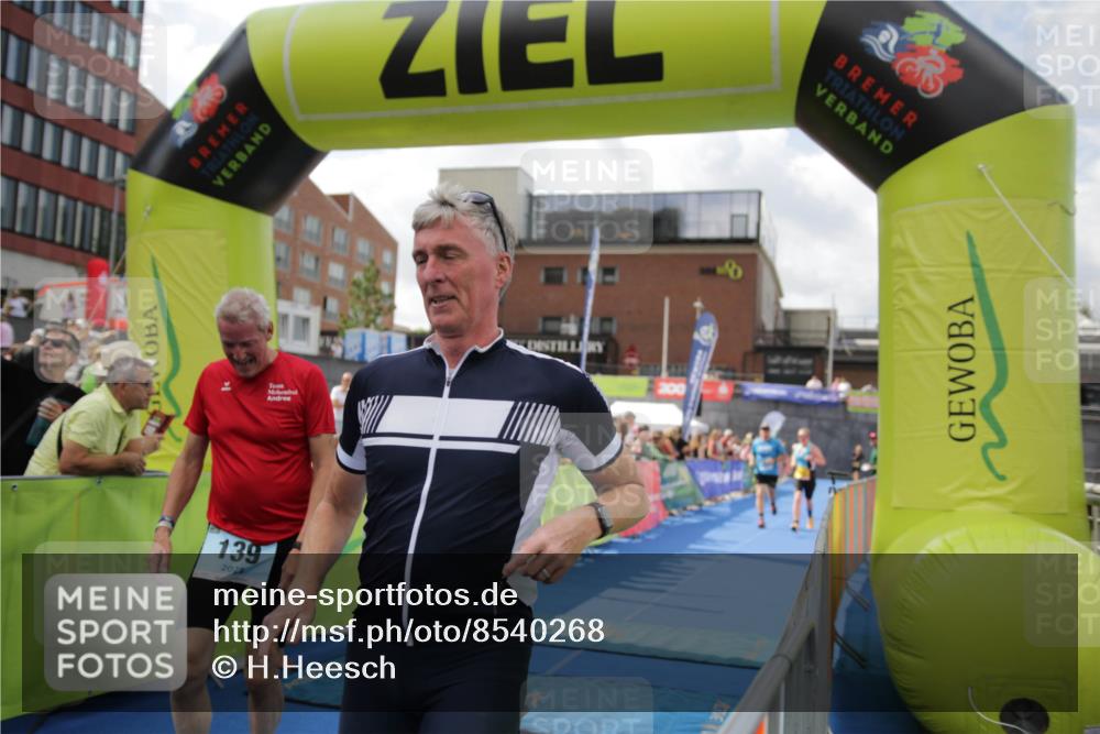 10.08.2025 - GEWOBA Citytriathlon Bremen H.Heesch http://msf.ph/oto/8540268 10.08.2025 11:42:43 Ziel 139, 447, 476 meine-sportfotos.de