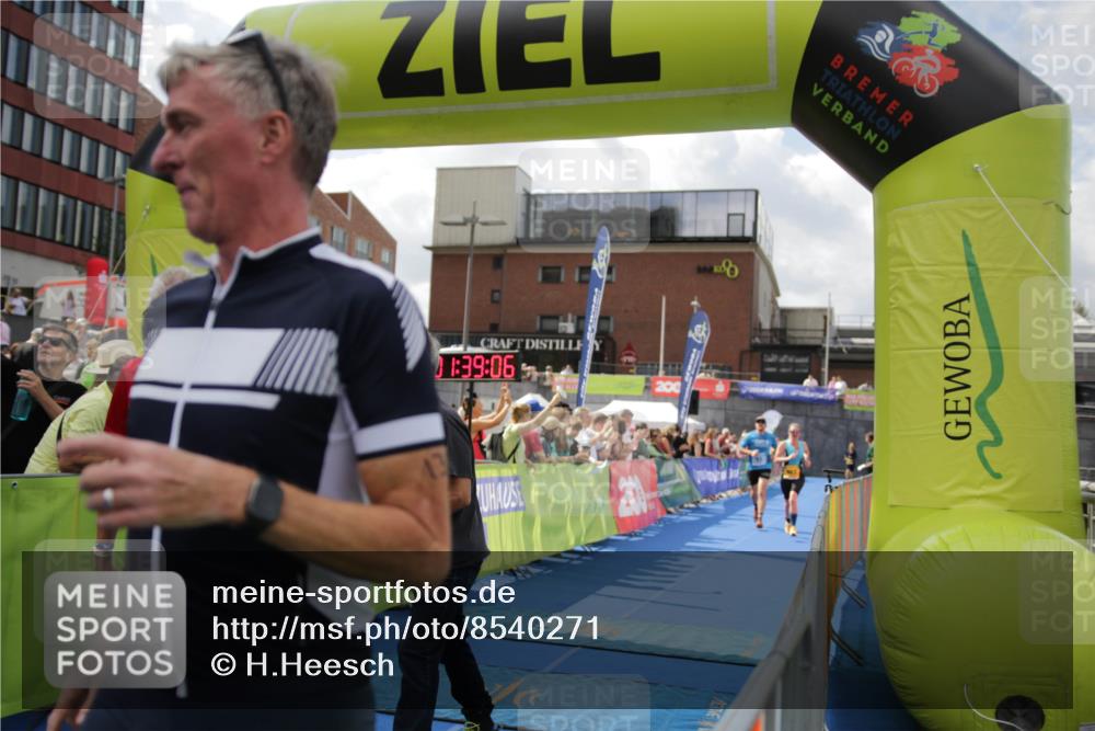 10.08.2025 - GEWOBA Citytriathlon Bremen H.Heesch http://msf.ph/oto/8540271 10.08.2025 11:42:43 Ziel 139, 447, 476 meine-sportfotos.de