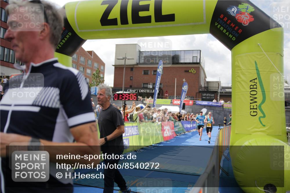 10.08.2025 - GEWOBA Citytriathlon Bremen H.Heesch http://msf.ph/oto/8540272 10.08.2025 11:42:43 Ziel 139, 447, 476 meine-sportfotos.de