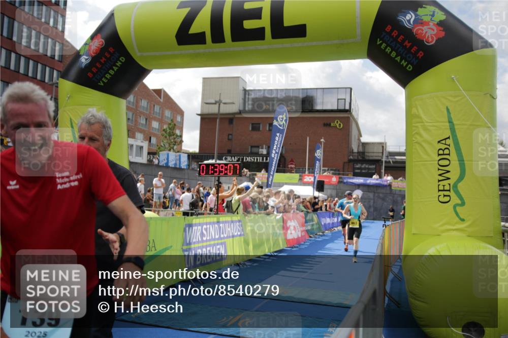 10.08.2025 - GEWOBA Citytriathlon Bremen H.Heesch http://msf.ph/oto/8540279 10.08.2025 11:42:44 Ziel 139, 447, 476 meine-sportfotos.de