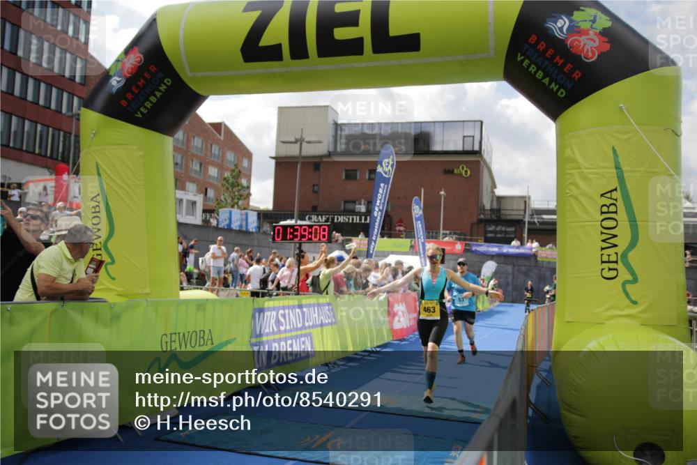 10.08.2025 - GEWOBA Citytriathlon Bremen H.Heesch http://msf.ph/oto/8540291 10.08.2025 11:42:45 Ziel 139, 447, 463 meine-sportfotos.de