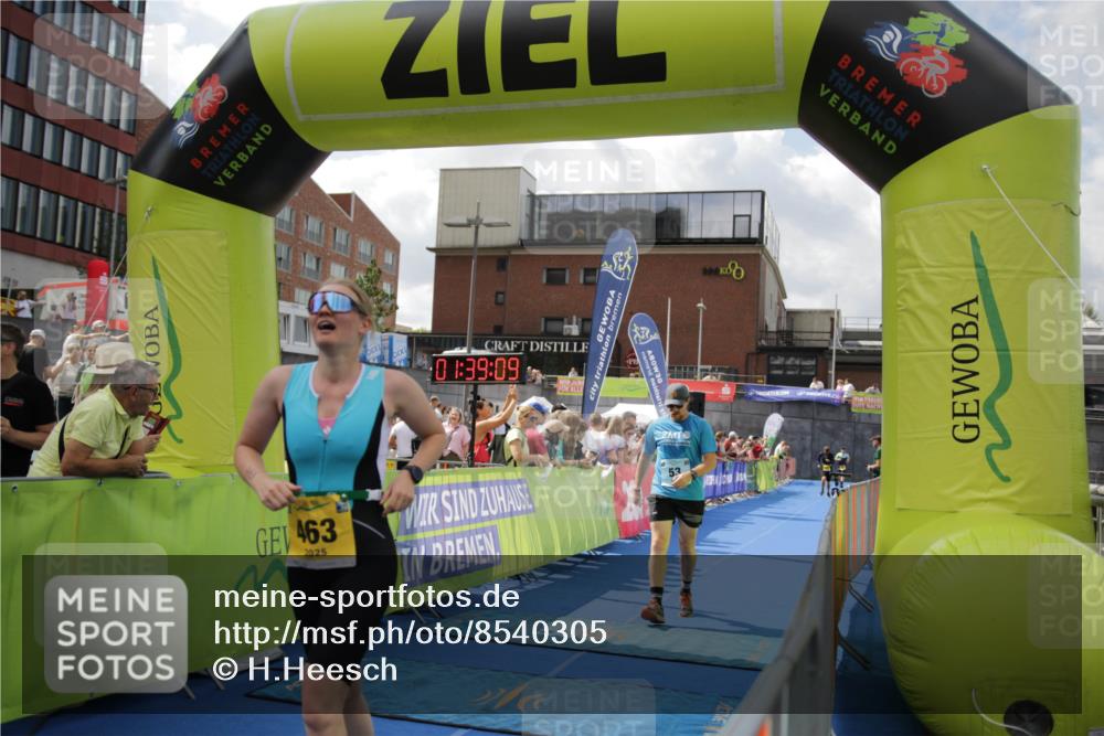 10.08.2025 - GEWOBA Citytriathlon Bremen H.Heesch http://msf.ph/oto/8540305 10.08.2025 11:42:47 Ziel 53, 139, 447, 463 meine-sportfotos.de