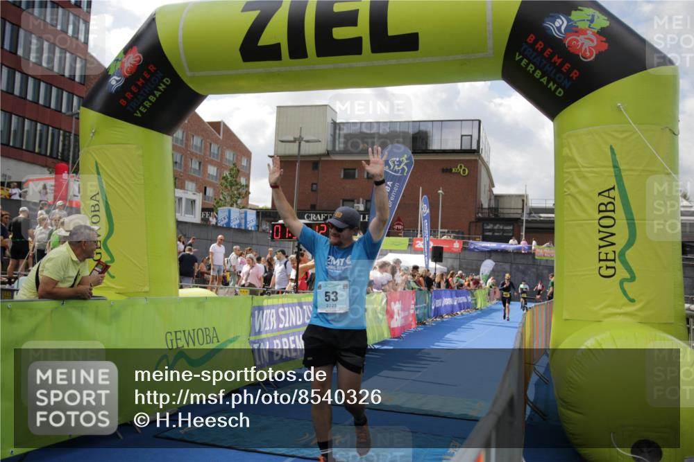 10.08.2025 - GEWOBA Citytriathlon Bremen H.Heesch http://msf.ph/oto/8540326 10.08.2025 11:42:49 Ziel 53, 139, 447, 463 meine-sportfotos.de