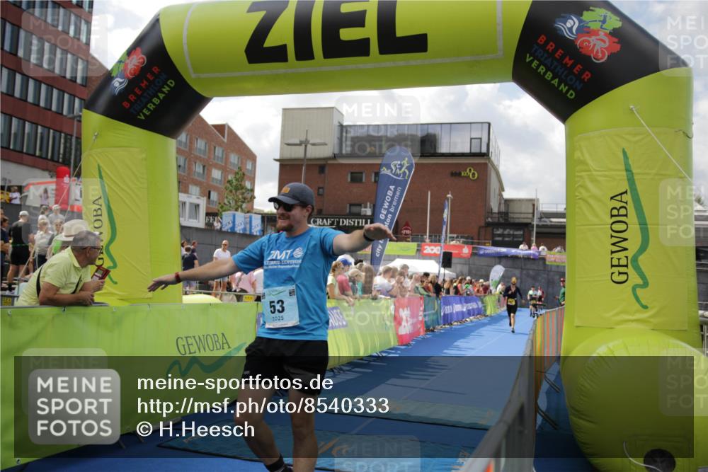10.08.2025 - GEWOBA Citytriathlon Bremen H.Heesch http://msf.ph/oto/8540333 10.08.2025 11:42:50 Ziel 53, 139, 447, 463 meine-sportfotos.de