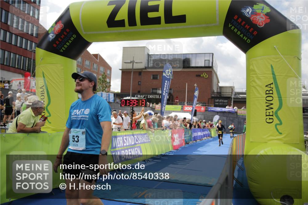 10.08.2025 - GEWOBA Citytriathlon Bremen H.Heesch http://msf.ph/oto/8540338 10.08.2025 11:42:50 Ziel 53, 139, 447, 463 meine-sportfotos.de
