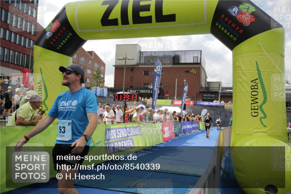 10.08.2025 - GEWOBA Citytriathlon Bremen H.Heesch http://msf.ph/oto/8540339 10.08.2025 11:42:50 Ziel 53, 139, 447, 463 meine-sportfotos.de