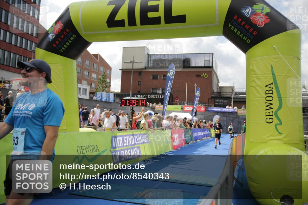 10.08.2025 - GEWOBA Citytriathlon Bremen H.Heesch http://msf.ph/oto/8540343 10.08.2025 11:42:51 Ziel 53, 139, 463 meine-sportfotos.de