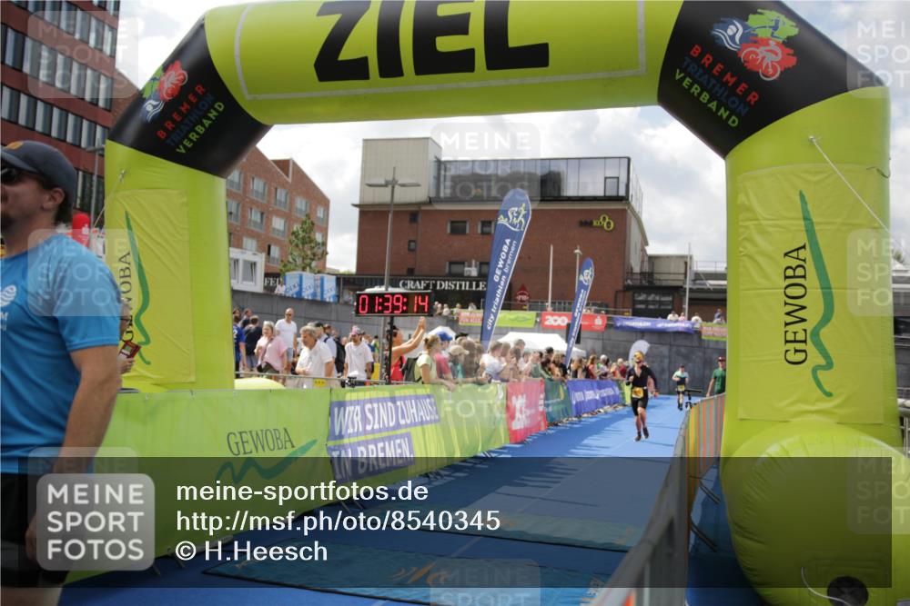 10.08.2025 - GEWOBA Citytriathlon Bremen H.Heesch http://msf.ph/oto/8540345 10.08.2025 11:42:51 Ziel 53, 139, 463 meine-sportfotos.de