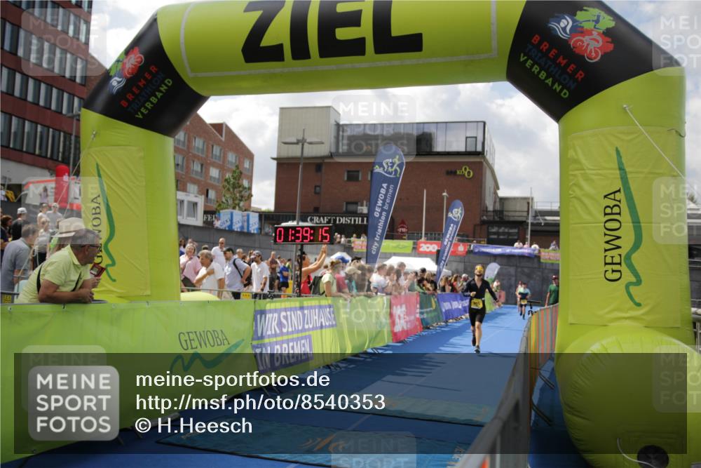 10.08.2025 - GEWOBA Citytriathlon Bremen H.Heesch http://msf.ph/oto/8540353 10.08.2025 11:42:52 Ziel 53, 139, 463 meine-sportfotos.de