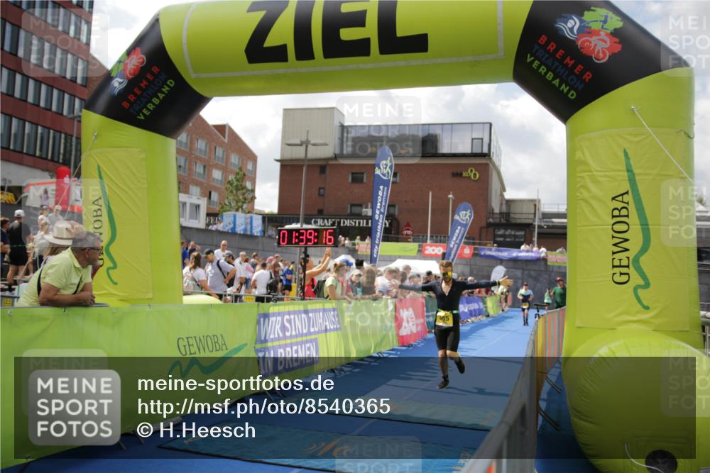 10.08.2025 - GEWOBA Citytriathlon Bremen H.Heesch http://msf.ph/oto/8540365 10.08.2025 11:42:53 Ziel 53, 139, 355, 463 meine-sportfotos.de