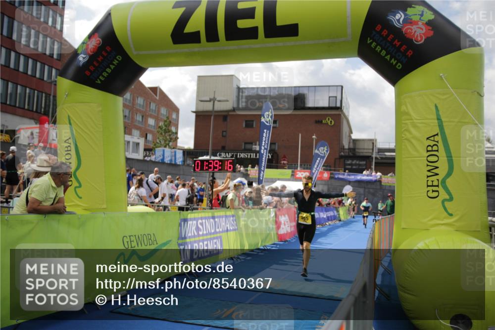 10.08.2025 - GEWOBA Citytriathlon Bremen H.Heesch http://msf.ph/oto/8540367 10.08.2025 11:42:53 Ziel 53, 139, 355, 463 meine-sportfotos.de