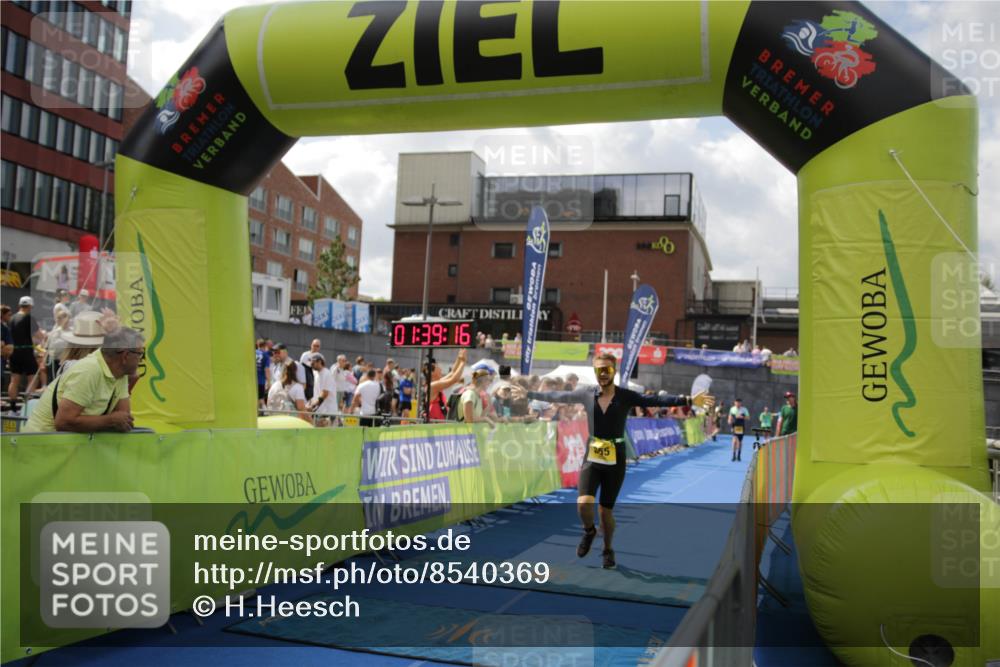 10.08.2025 - GEWOBA Citytriathlon Bremen H.Heesch http://msf.ph/oto/8540369 10.08.2025 11:42:53 Ziel 53, 139, 355, 463 meine-sportfotos.de