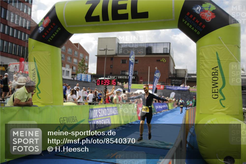 10.08.2025 - GEWOBA Citytriathlon Bremen H.Heesch http://msf.ph/oto/8540370 10.08.2025 11:42:53 Ziel 53, 139, 355, 463 meine-sportfotos.de