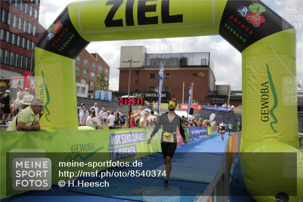 10.08.2025 - GEWOBA Citytriathlon Bremen H.Heesch http://msf.ph/oto/8540374 10.08.2025 11:42:54 Ziel 53, 355, 463 meine-sportfotos.de