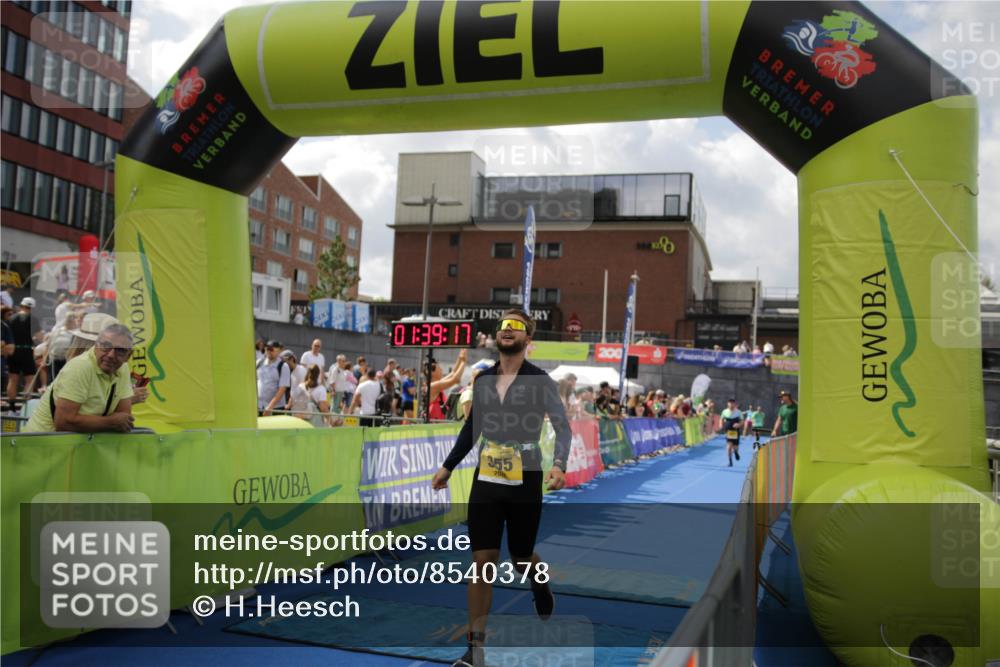 10.08.2025 - GEWOBA Citytriathlon Bremen H.Heesch http://msf.ph/oto/8540378 10.08.2025 11:42:54 Ziel 53, 355, 463 meine-sportfotos.de