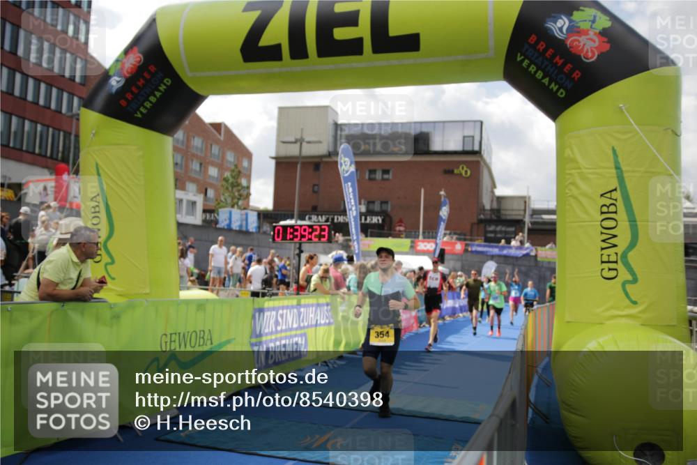 10.08.2025 - GEWOBA Citytriathlon Bremen H.Heesch http://msf.ph/oto/8540398 10.08.2025 11:43:00 Ziel 355 meine-sportfotos.de