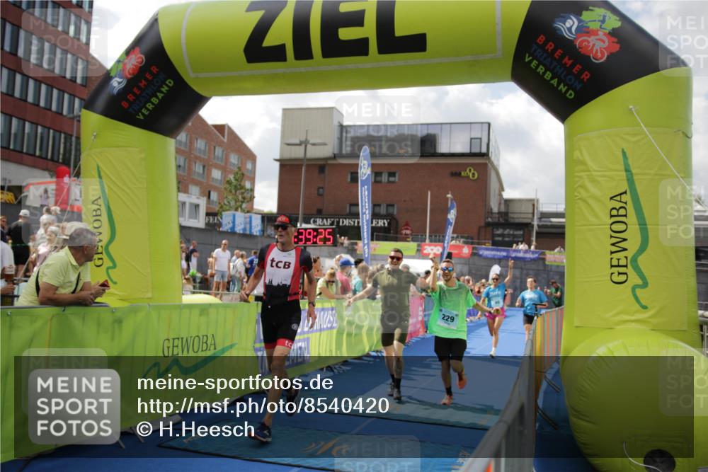 10.08.2025 - GEWOBA Citytriathlon Bremen H.Heesch http://msf.ph/oto/8540420 10.08.2025 11:43:03 Ziel 49, 354, 355, 506 meine-sportfotos.de