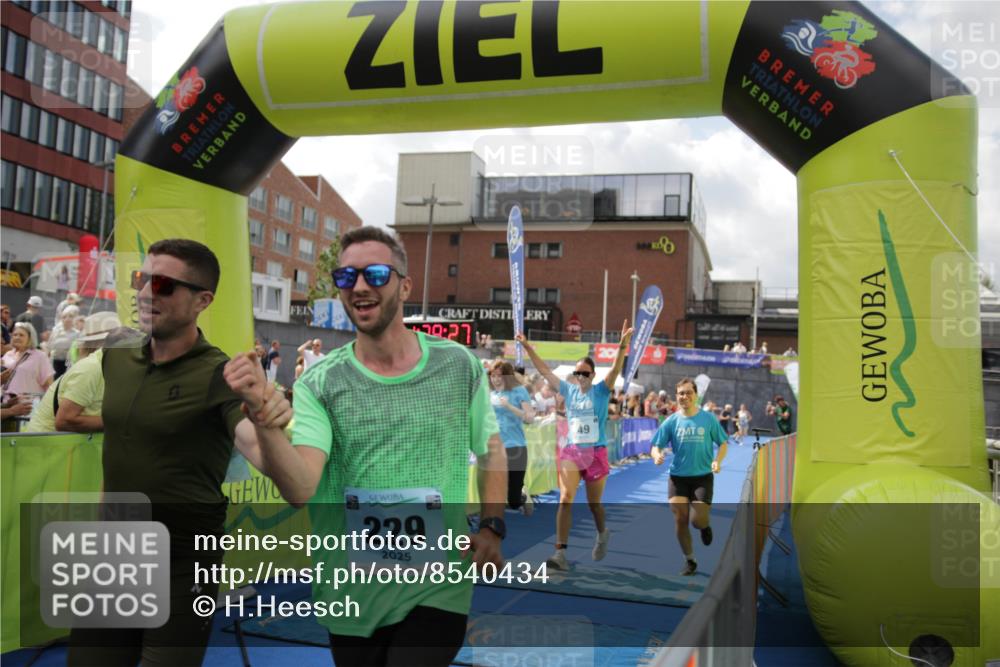 10.08.2025 - GEWOBA Citytriathlon Bremen H.Heesch http://msf.ph/oto/8540434 10.08.2025 11:43:04 Ziel 49, 354, 355, 506 meine-sportfotos.de