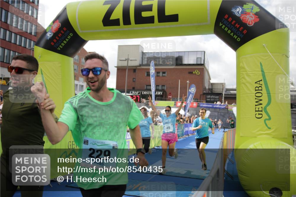 10.08.2025 - GEWOBA Citytriathlon Bremen H.Heesch http://msf.ph/oto/8540435 10.08.2025 11:43:04 Ziel 49, 354, 355, 506 meine-sportfotos.de