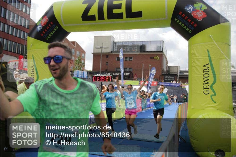 10.08.2025 - GEWOBA Citytriathlon Bremen H.Heesch http://msf.ph/oto/8540436 10.08.2025 11:43:04 Ziel 49, 354, 355, 506 meine-sportfotos.de