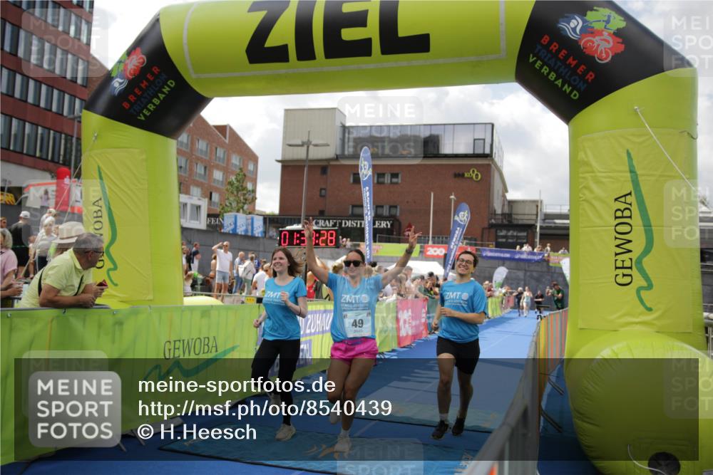 10.08.2025 - GEWOBA Citytriathlon Bremen H.Heesch http://msf.ph/oto/8540439 10.08.2025 11:43:05 Ziel 49, 229, 354, 355, 506 meine-sportfotos.de