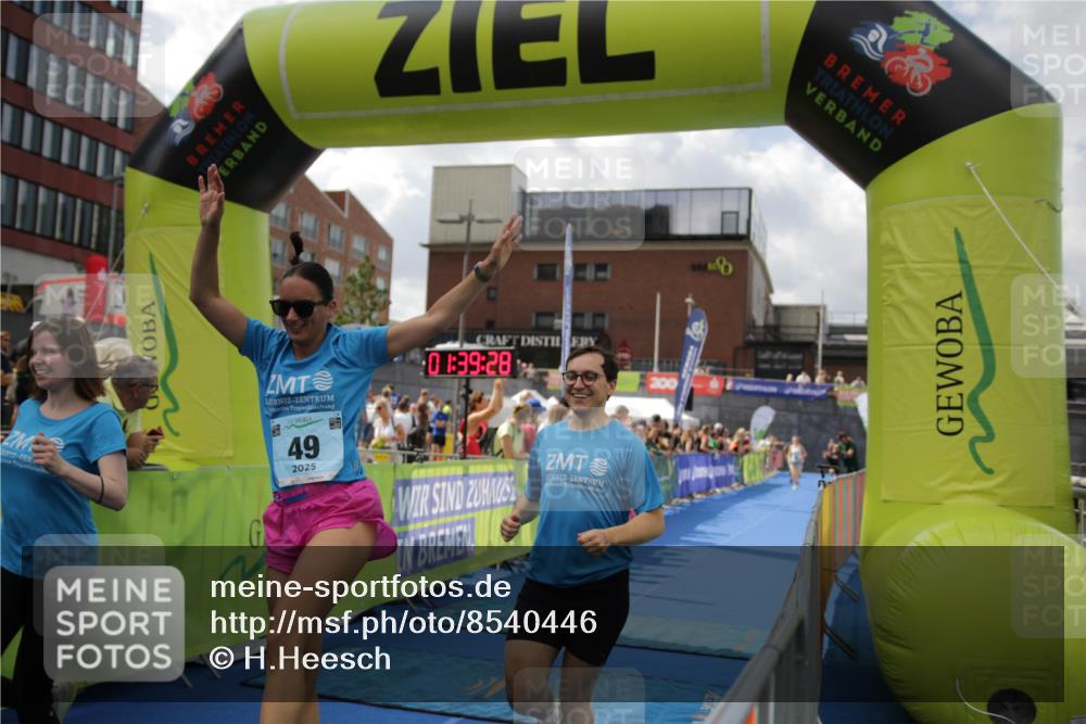 10.08.2025 - GEWOBA Citytriathlon Bremen H.Heesch http://msf.ph/oto/8540446 10.08.2025 11:43:05 Ziel 49, 229, 354, 355, 506 meine-sportfotos.de