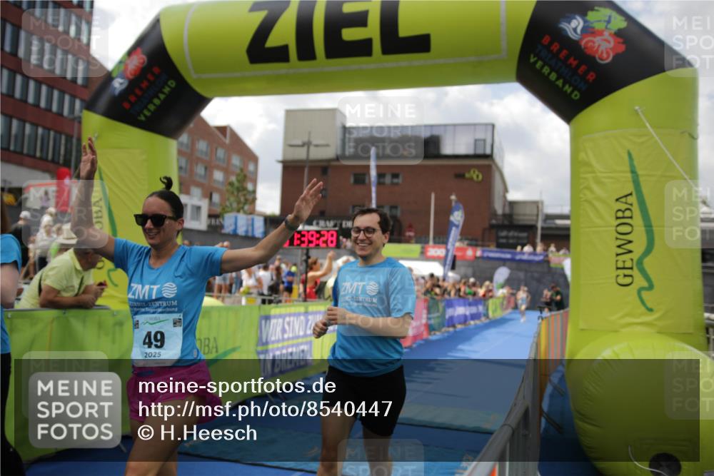 10.08.2025 - GEWOBA Citytriathlon Bremen H.Heesch http://msf.ph/oto/8540447 10.08.2025 11:43:05 Ziel 49, 229, 354, 355, 506 meine-sportfotos.de