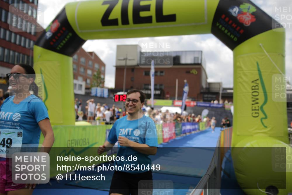 10.08.2025 - GEWOBA Citytriathlon Bremen H.Heesch http://msf.ph/oto/8540449 10.08.2025 11:43:06 Ziel 49, 229, 354, 355, 506 meine-sportfotos.de