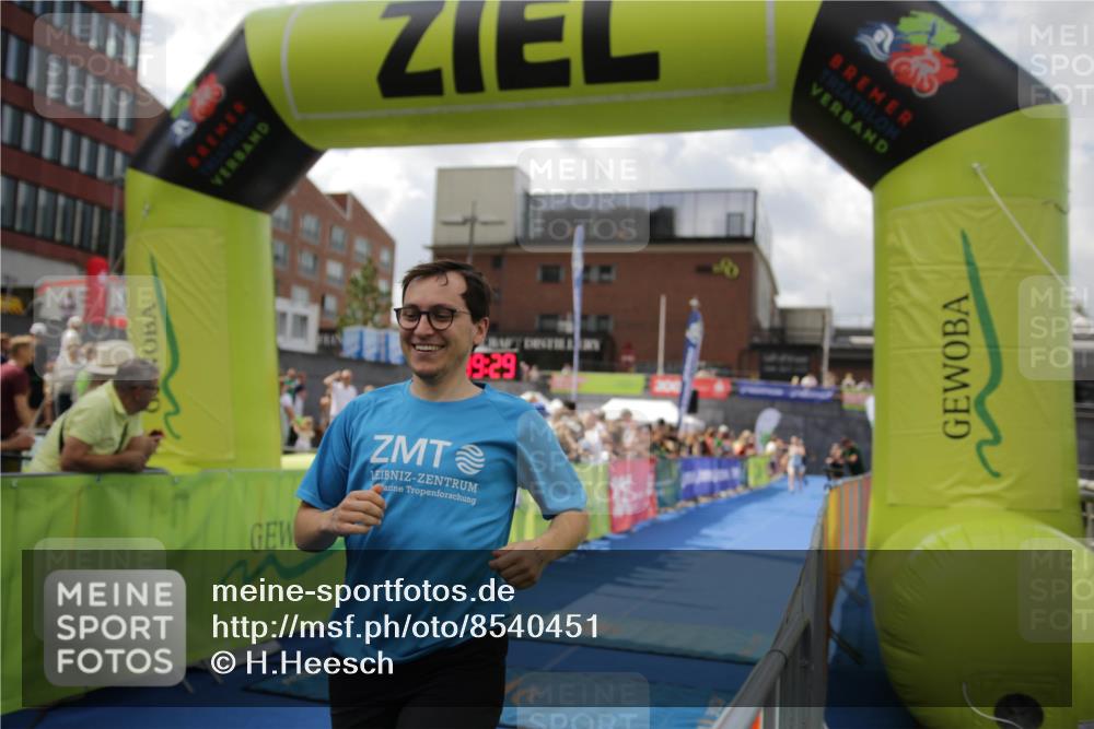 10.08.2025 - GEWOBA Citytriathlon Bremen H.Heesch http://msf.ph/oto/8540451 10.08.2025 11:43:06 Ziel 49, 229, 354, 355, 506 meine-sportfotos.de