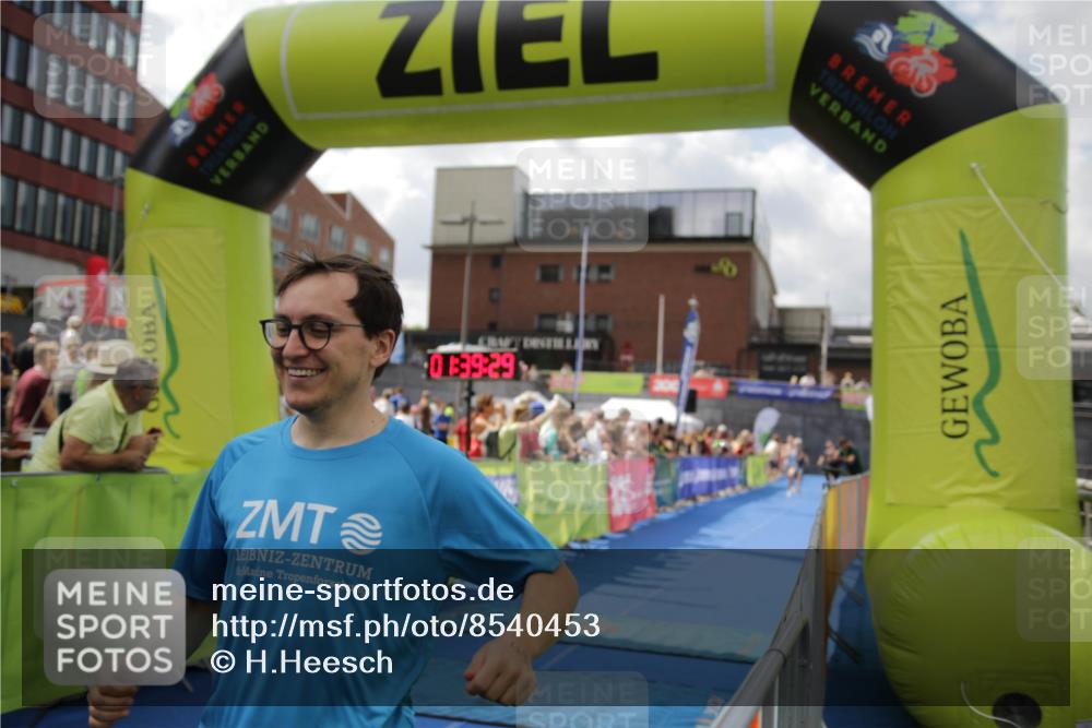 10.08.2025 - GEWOBA Citytriathlon Bremen H.Heesch http://msf.ph/oto/8540453 10.08.2025 11:43:06 Ziel 49, 229, 354, 355, 506 meine-sportfotos.de