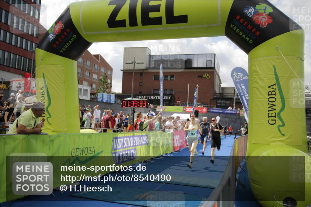 10.08.2025 - GEWOBA Citytriathlon Bremen H.Heesch http://msf.ph/oto/8540490 10.08.2025 11:43:10 Ziel 49, 169, 229, 354, 506 meine-sportfotos.de